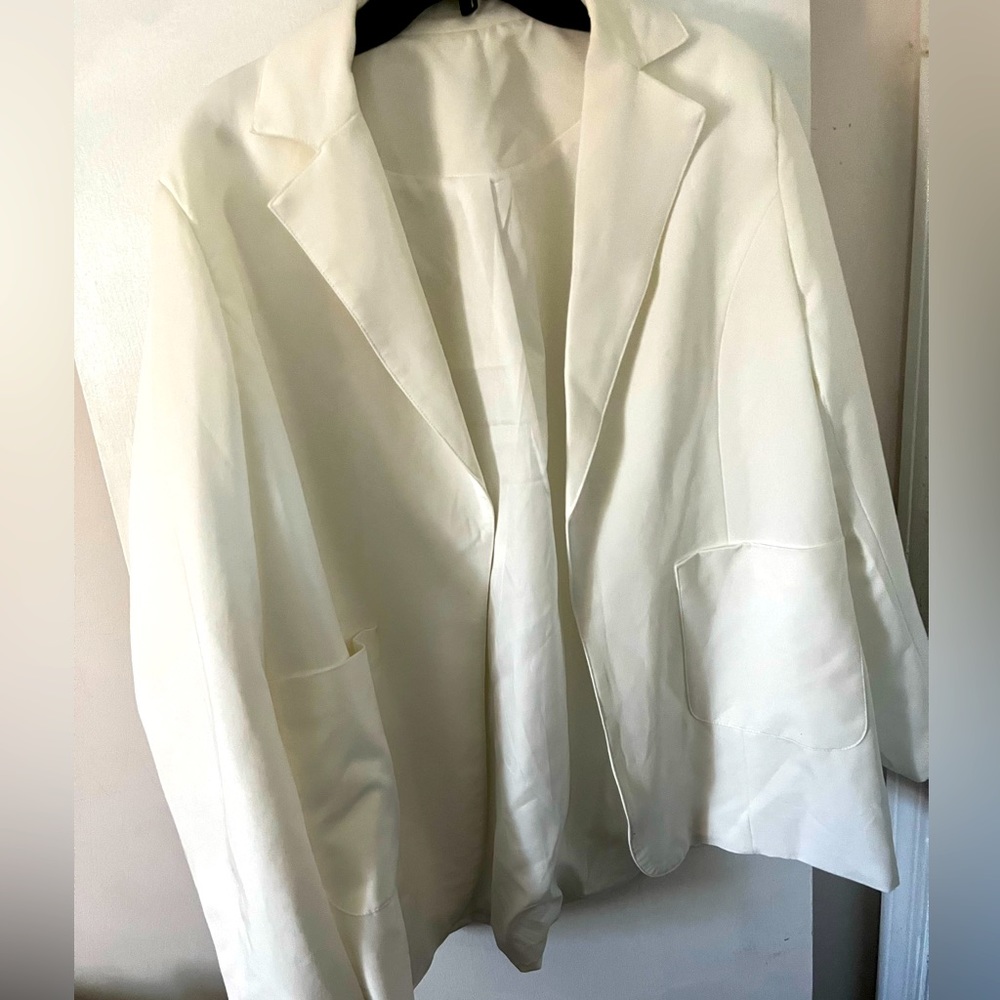 White oversized blazer